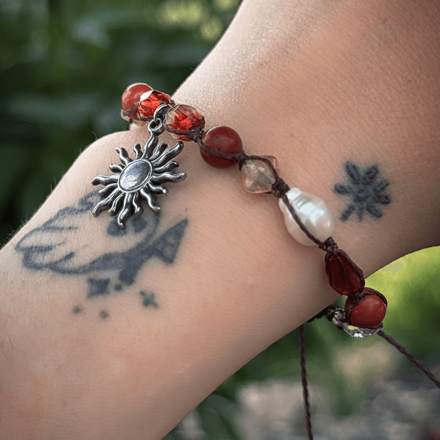 Bracelet AURA jaspe rouge , cristaux Swarovski et perles d’eau douce