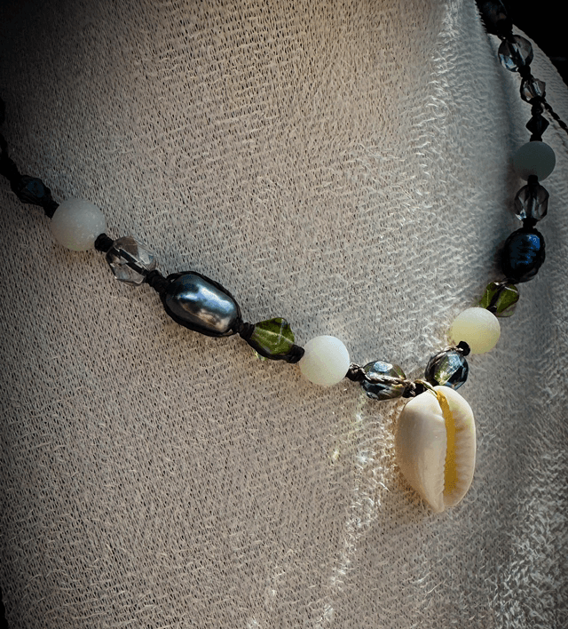 Collier AURA amazonite , cristaux Swarovski et perles d’eau douce