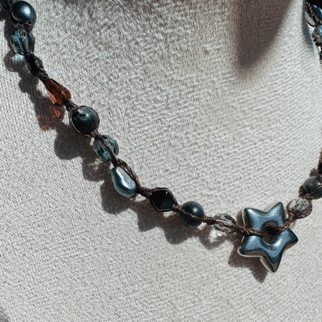 Collier AURA larvikite , cristaux Swarovski et perles d’eau douce
