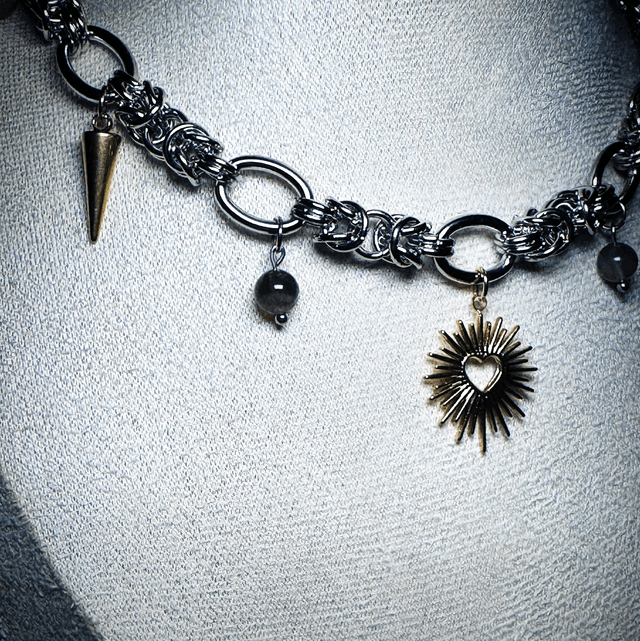 Collier EX-VOTO pierres de soleil noire 